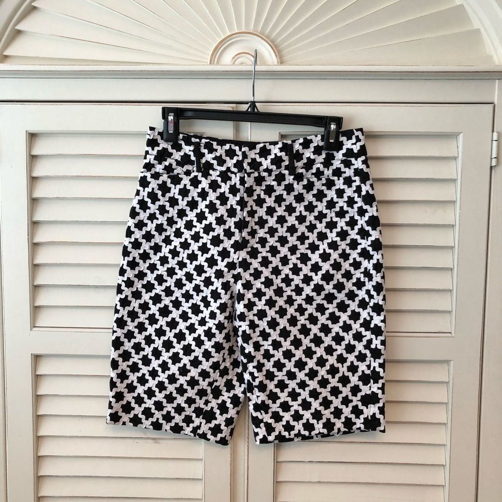 Retro  Classy Black & White Bermuda Shorts 8 10 M